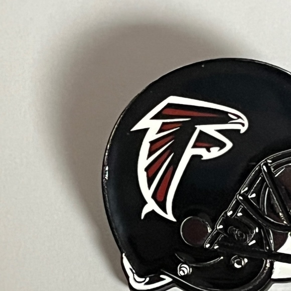 Atlanta Falcons Helmet Hat Pin Pins Streetwear Hats Bag Football Fitted New Era - Picture 2 of 8